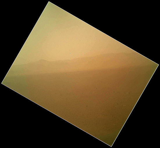 “好奇号”传回的第一张彩色火星照片