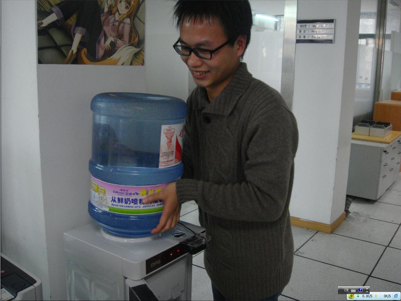 浙大实验室现最萌饮水机 揭开“饮水机娘”的神秘面纱