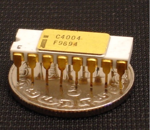 第一款4位微处理器4004面世，揭开CPU发展的序幕