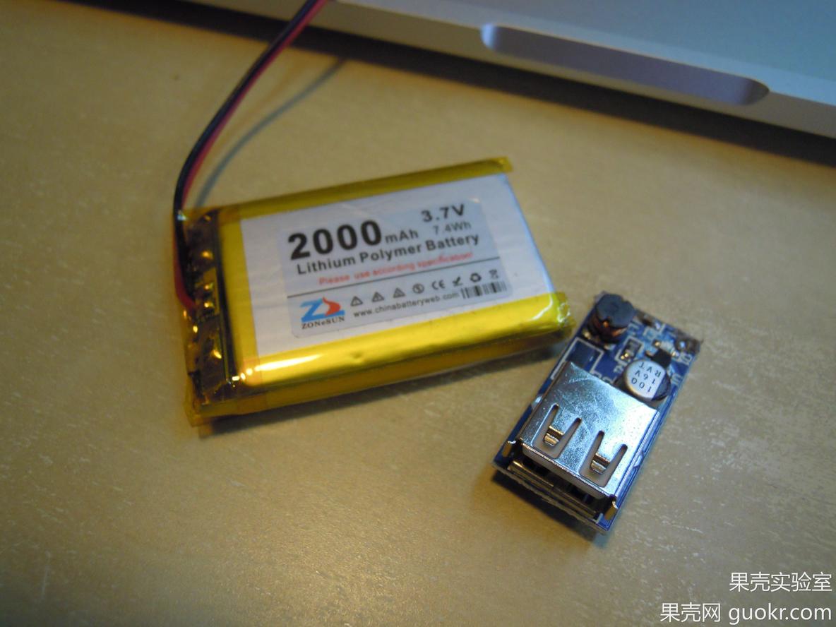 3.7V 2000MA的锂电池与直流升压模块